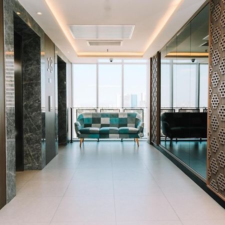 Deka Hotel Surabaya Hr Muhammad Extérieur photo