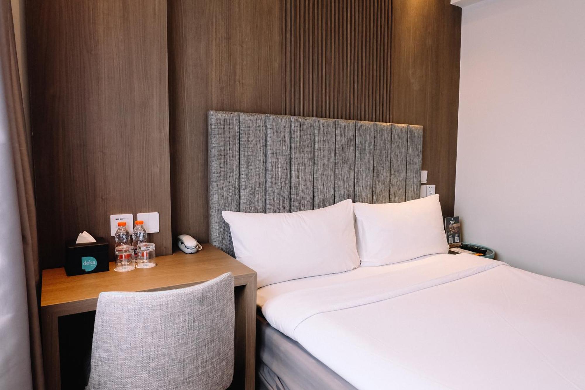Deka Hotel Surabaya Hr Muhammad Extérieur photo
