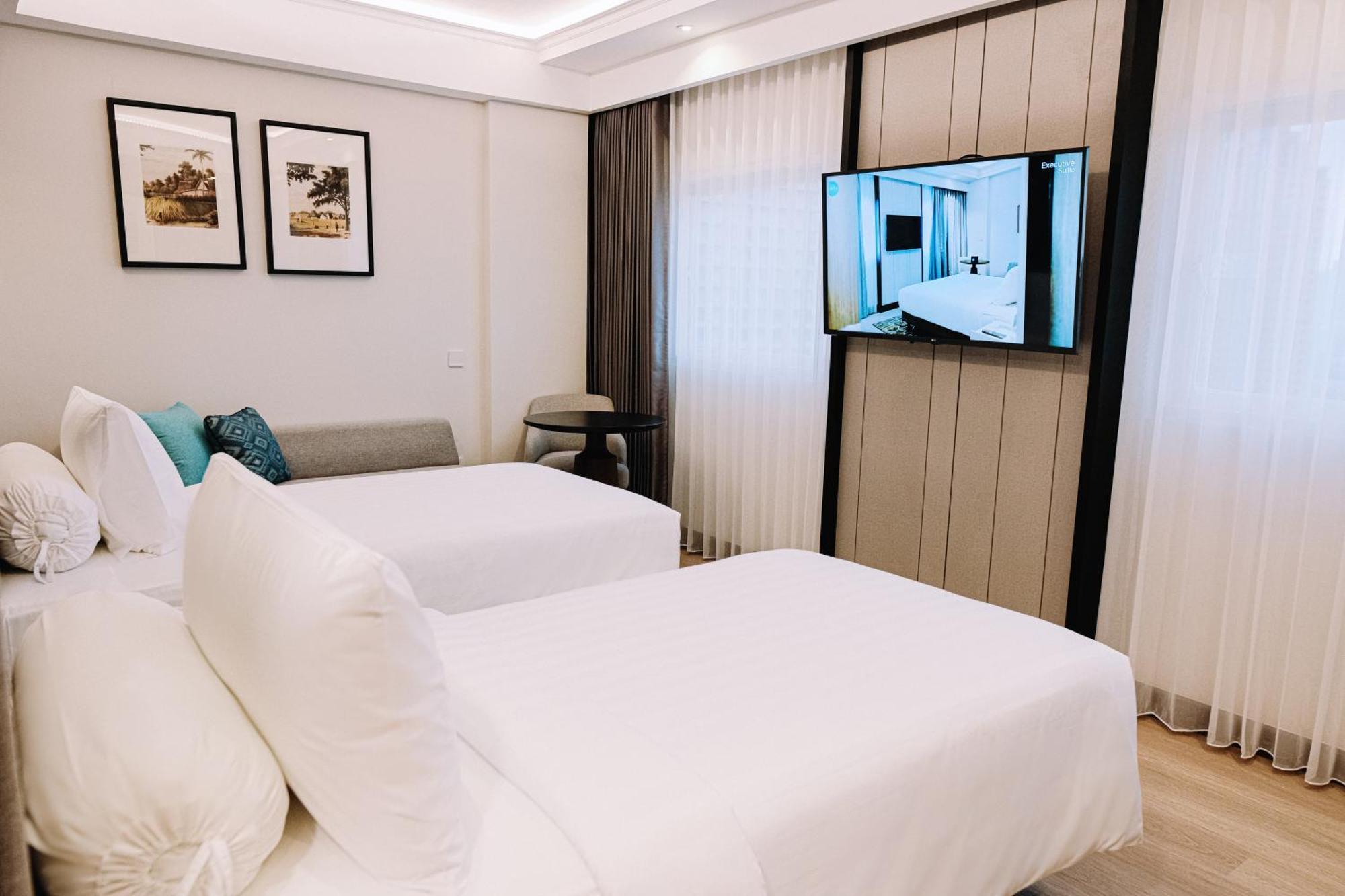 Deka Hotel Surabaya Hr Muhammad Extérieur photo