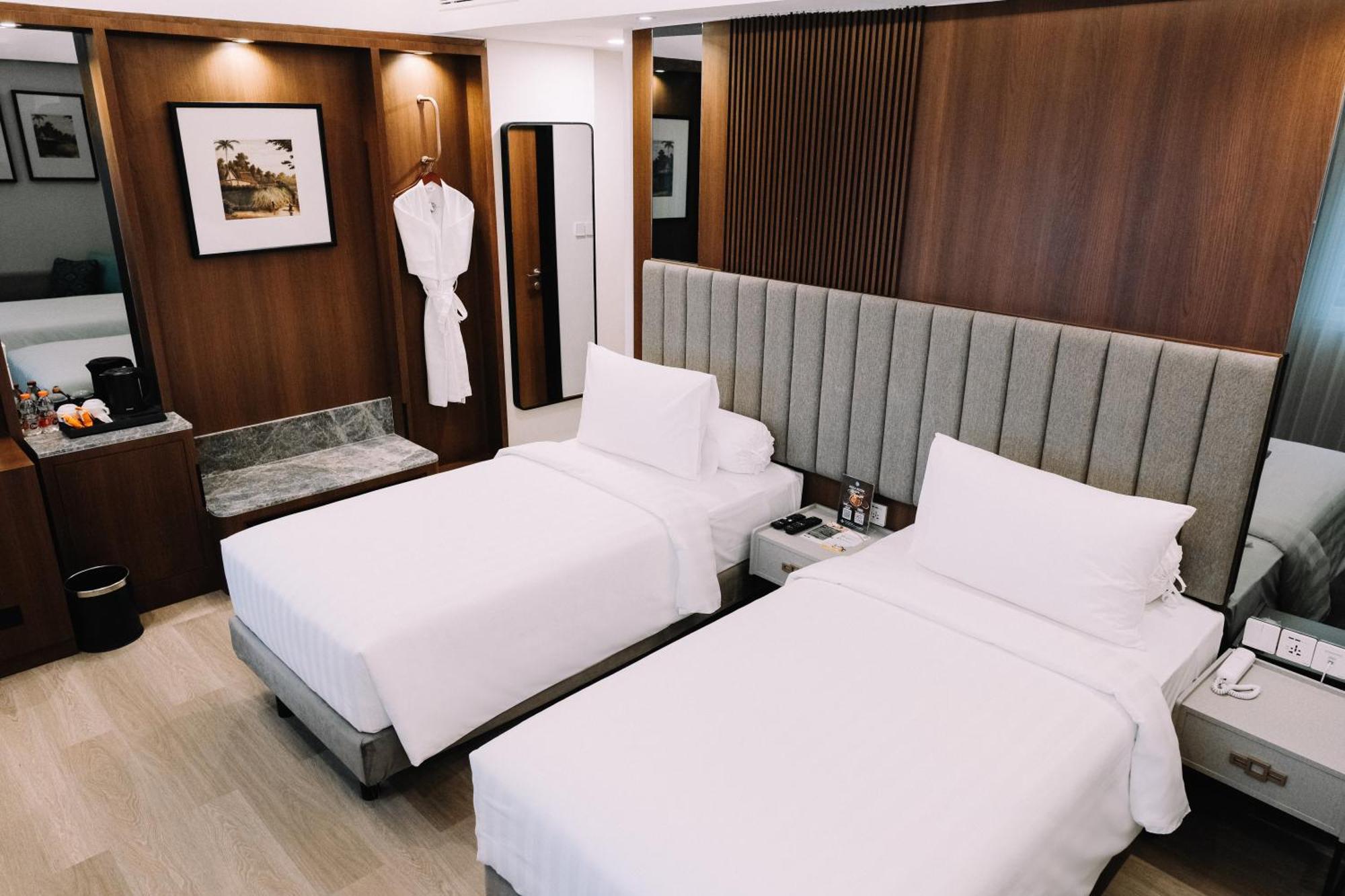 Deka Hotel Surabaya Hr Muhammad Extérieur photo
