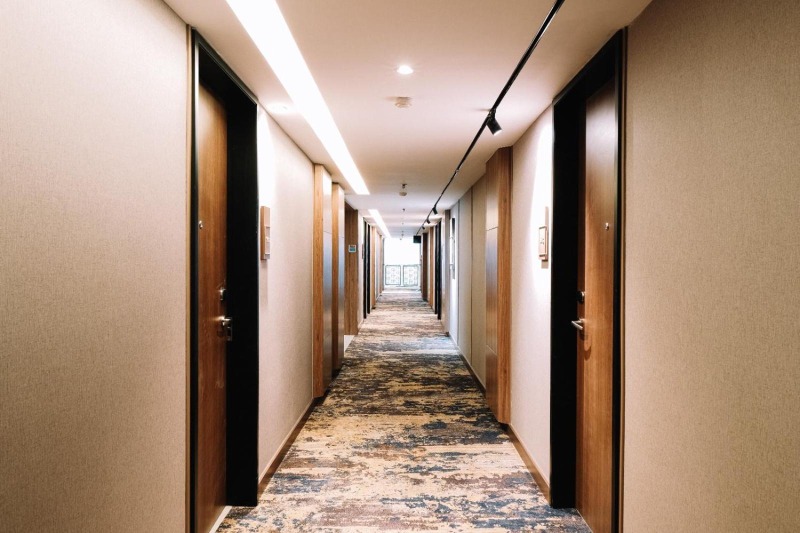 Deka Hotel Surabaya Hr Muhammad Chambre photo