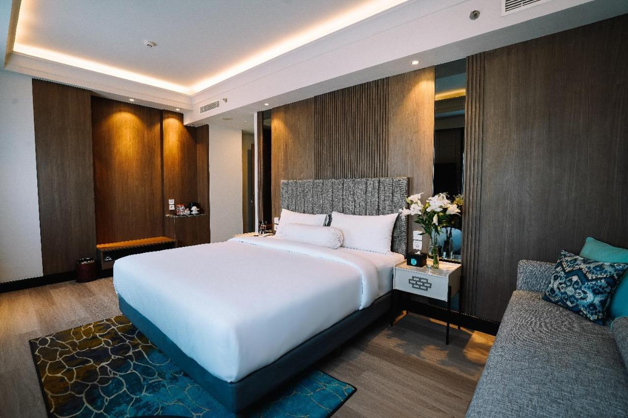 Deka Hotel Surabaya Hr Muhammad Chambre photo