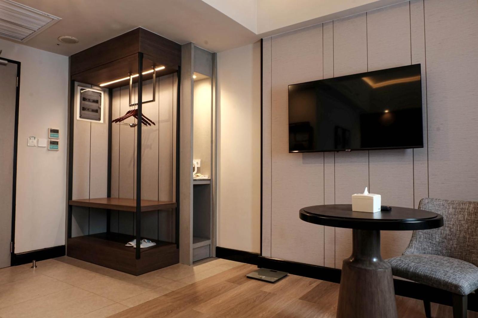 Deka Hotel Surabaya Hr Muhammad Chambre photo