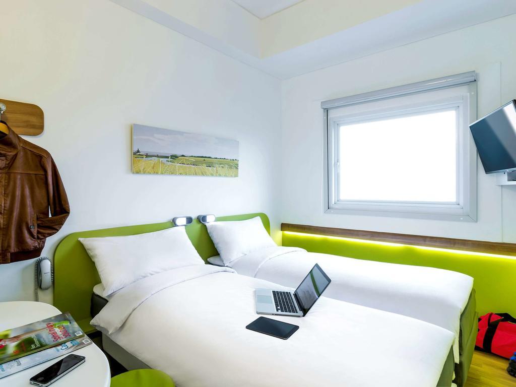 Deka Hotel Surabaya Hr Muhammad Extérieur photo