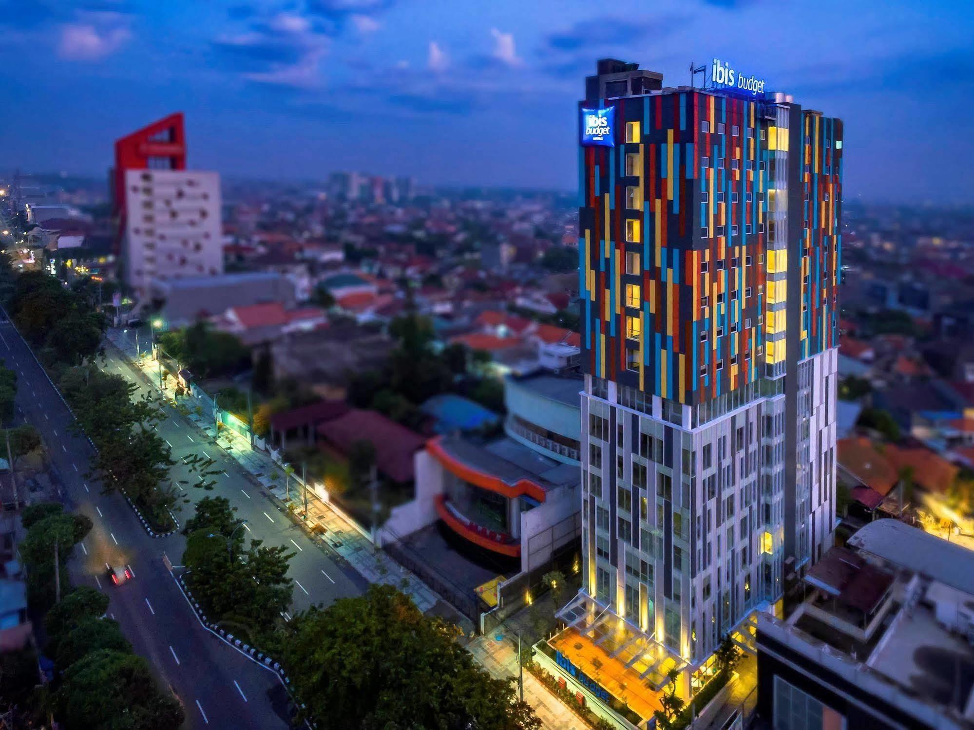 Deka Hotel Surabaya Hr Muhammad Extérieur photo