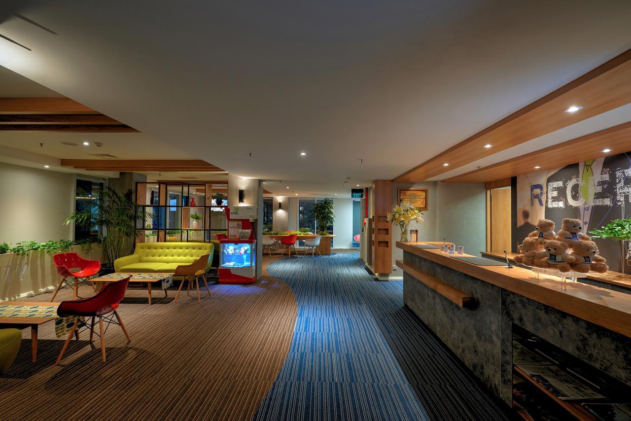 Deka Hotel Surabaya Hr Muhammad Extérieur photo
