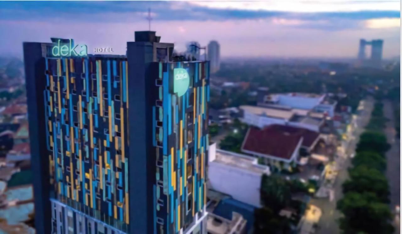 Deka Hotel Surabaya Hr Muhammad Extérieur photo