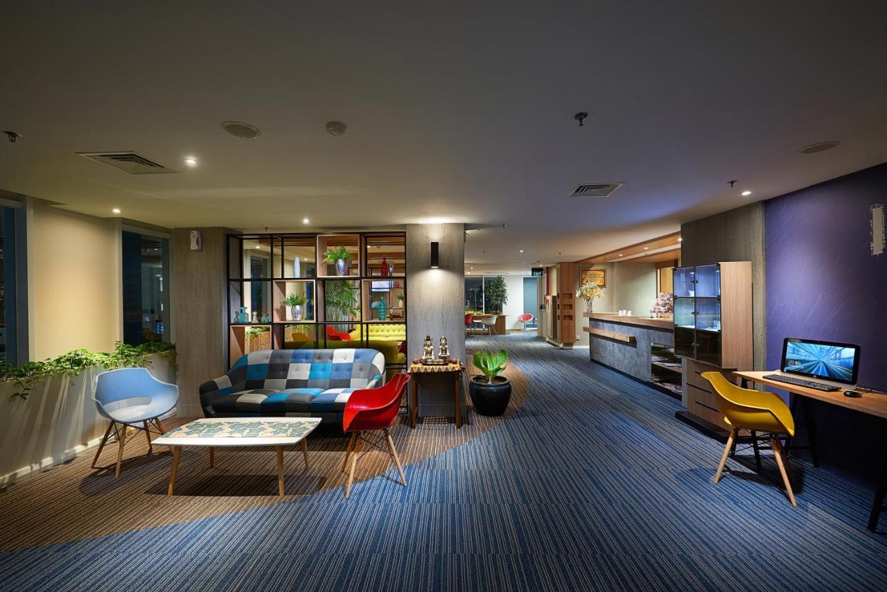 Deka Hotel Surabaya Hr Muhammad Extérieur photo