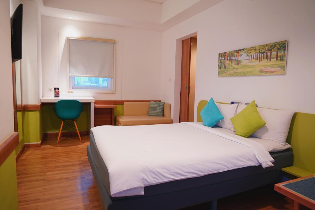Deka Hotel Surabaya Hr Muhammad Extérieur photo